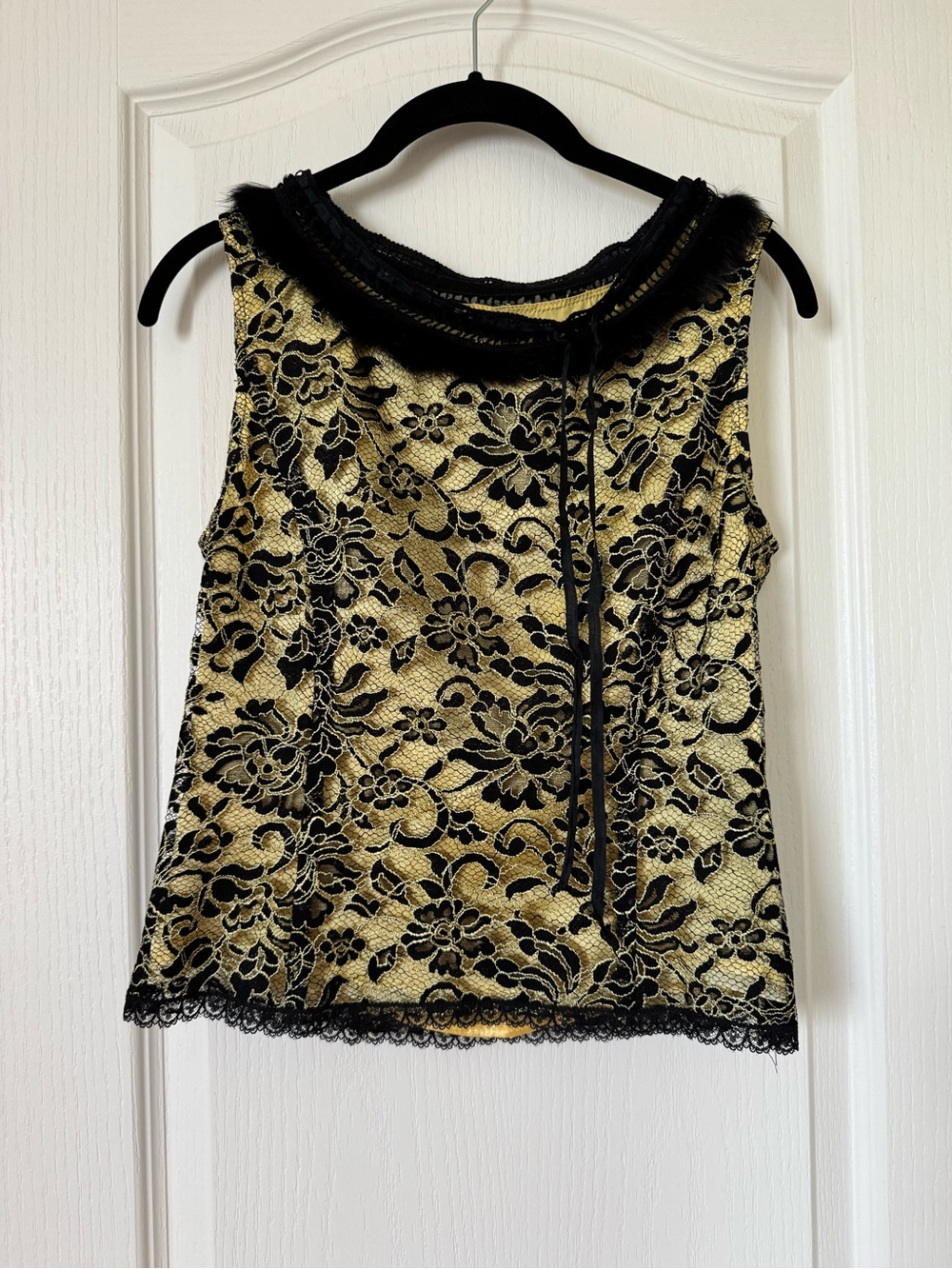 Cynthia by Cynthia Steffe Black & Gold Lace Silk Lined Top Faux Fur Trim Small